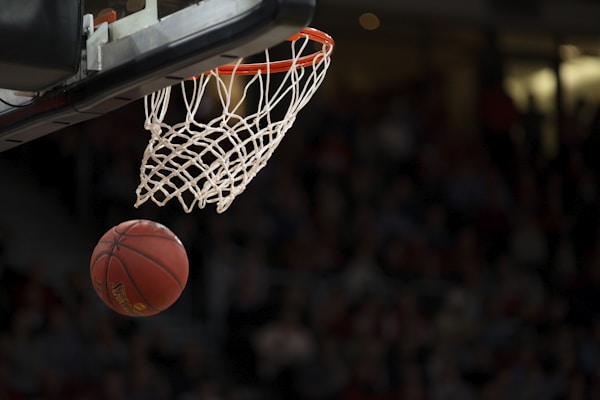 杏耀平台NBA篮球直播现场 - 湖人队对阵勇士队比赛画面